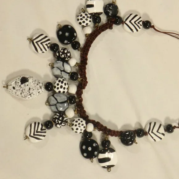 KAZURI Handmade Beaded Beautiful Black/White 18 Necklace - Picture 3 of 6